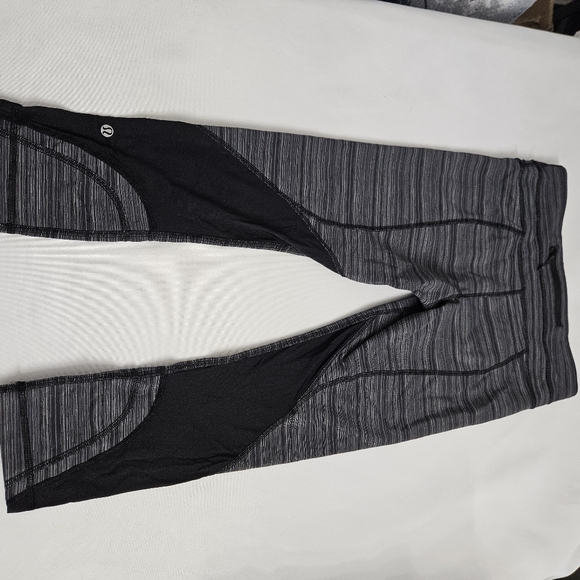 Lululemon Run Inspire Crop Leggings Cyber Stripe Deep Coal Black size 6 - Picture 13 of 16